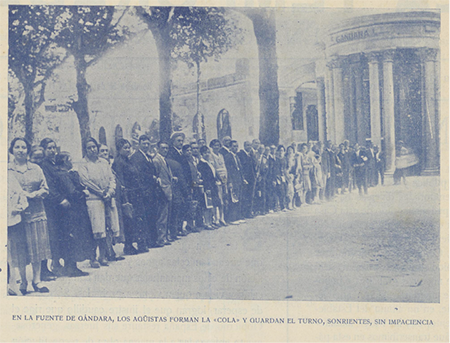 Agüistas en la cola de la fuente de Gándara. La Temporada en Mondariz 12 (26-08-1928): 2.